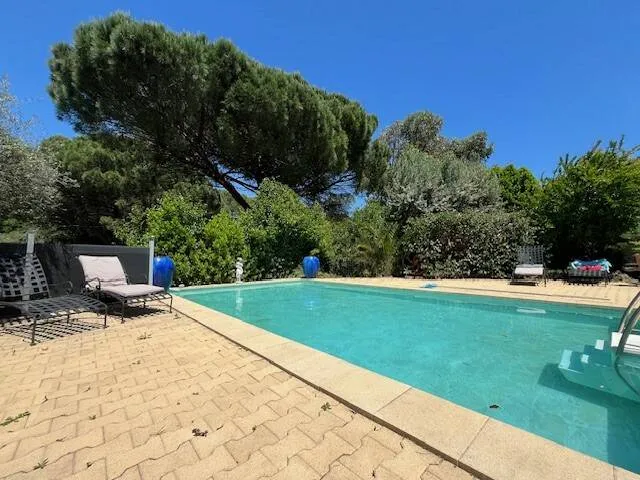 villa 6 pièces à Roquebrune-sur-Argens (83520)