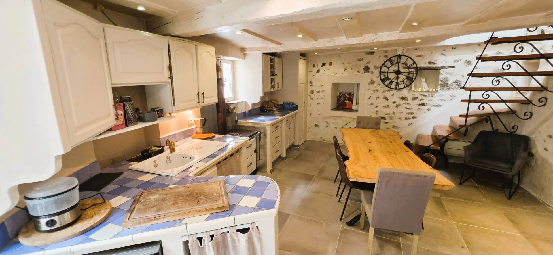 maison de village 6 pièces à Roquebrune-sur-Argens (83520)