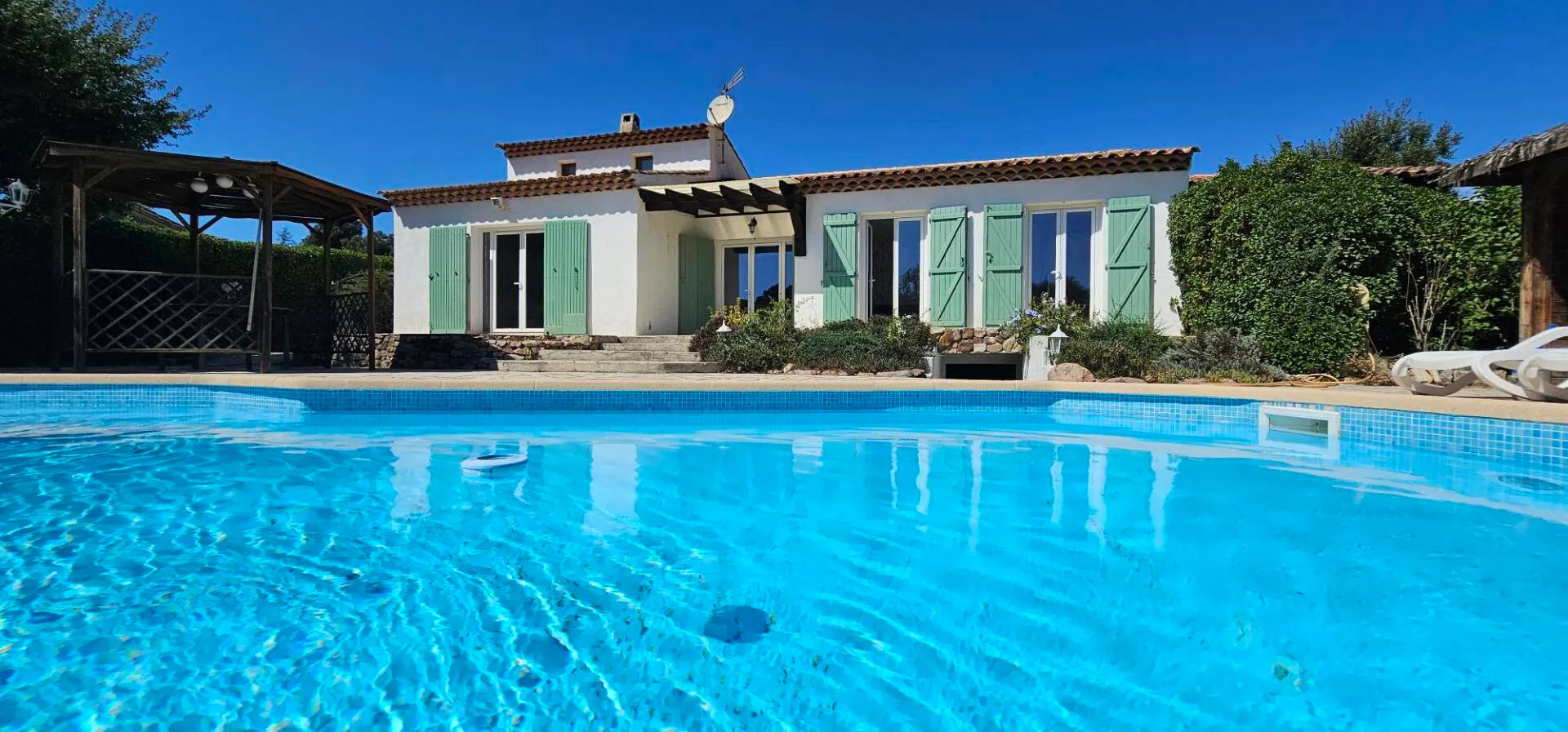 villa 5 pièces à Roquebrune-sur-Argens (83520) — photo 2