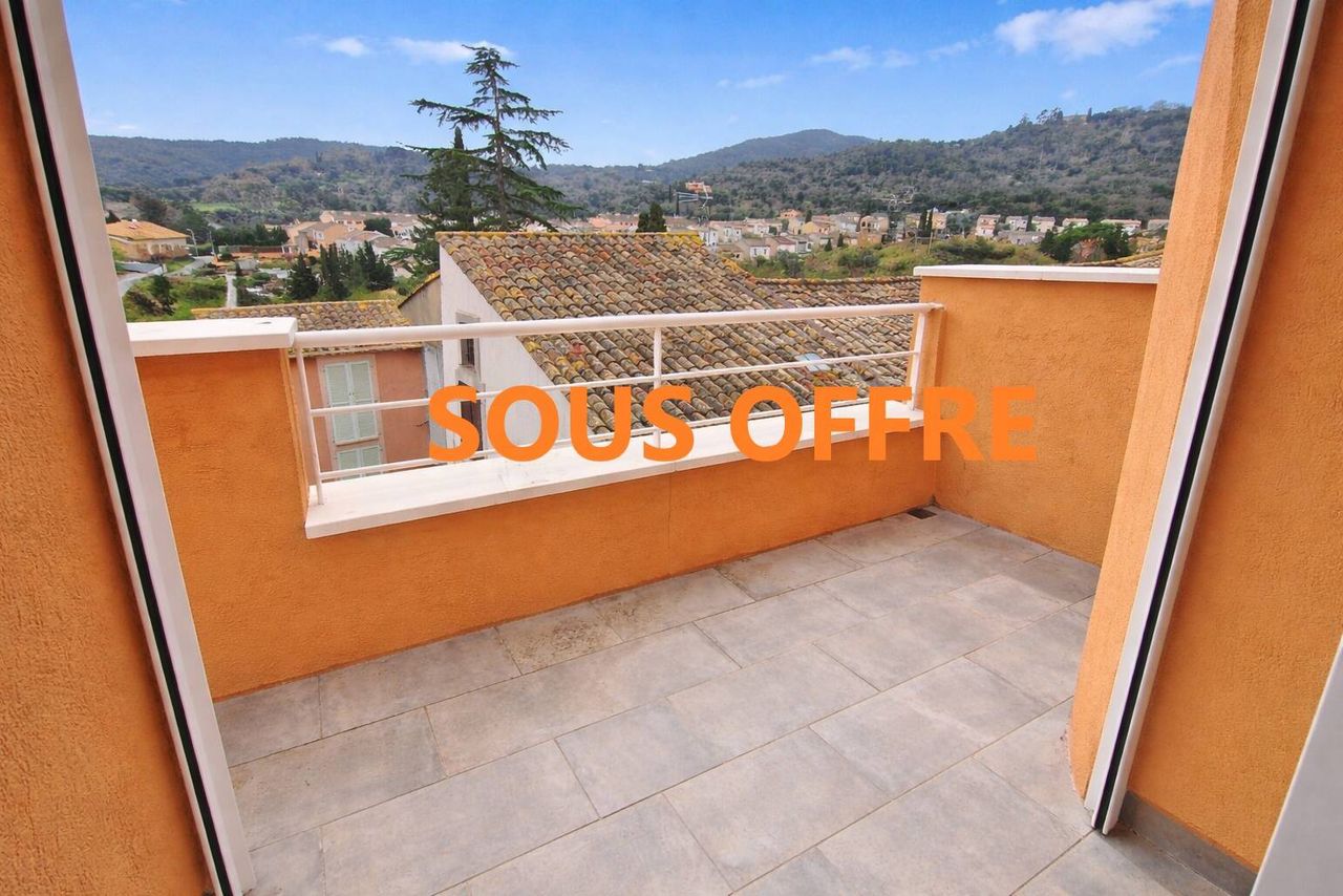 Appartement Roquebrune sur argens Var. T3 en duplex entièrement rénové.-Sous compromis-