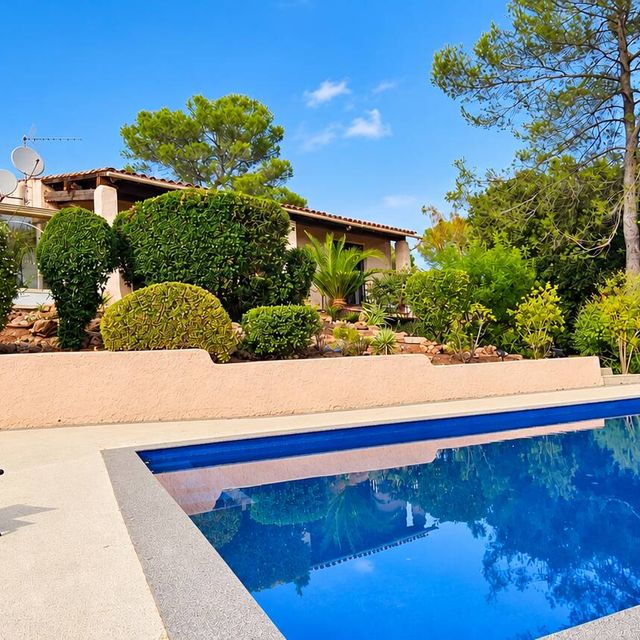 Villa T5 avec piscine à Roquebrune Sur Argens 83520.